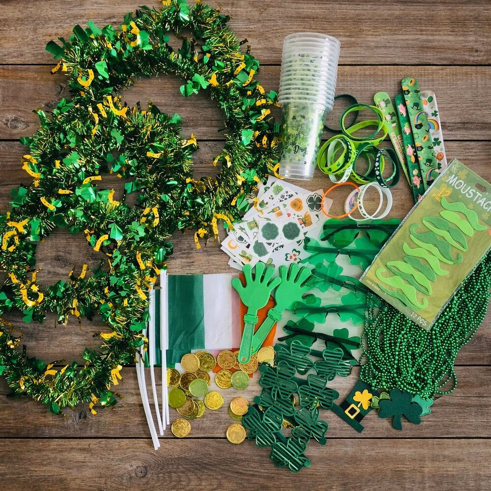 ☘️ St. Patrick's Day Parade Throws/Party Set ☘️
